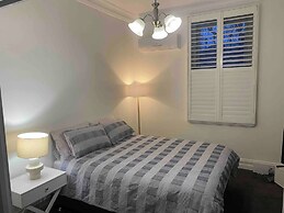 Cozy House Ideal Location