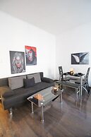 Premium 1BR Stay for 5 Prime Location