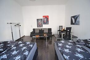 Premium 1BR Stay for 5 Prime Location