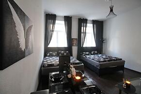 Premium 1BR Stay for 5 Prime Location