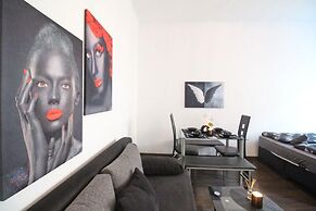 Premium 1BR Stay for 5 Prime Location