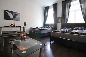Premium 1BR Stay for 5 Prime Location