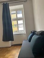 Modern 1BR City Apt for 5 Great Location