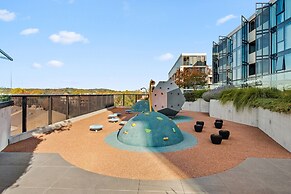 Bright Unit With Secure Parking and Garden Access