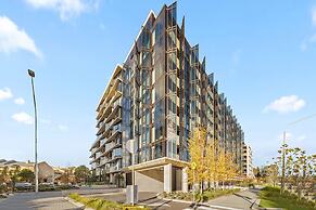 Bright Unit With Secure Parking and Garden Access