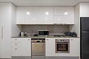 Modern CBD Aparment, Workspace, Fast Wifi and Pool