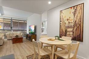 Modern CBD Aparment, Workspace, Fast Wifi and Pool