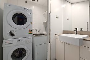 Modern CBD Aparment, Workspace, Fast Wifi and Pool