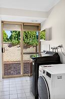 Spacious 4-bed House With Private Garage