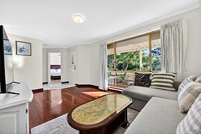Spacious 4-bed House With Private Garage