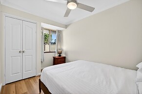 Spacious 4-bed House With Private Garage