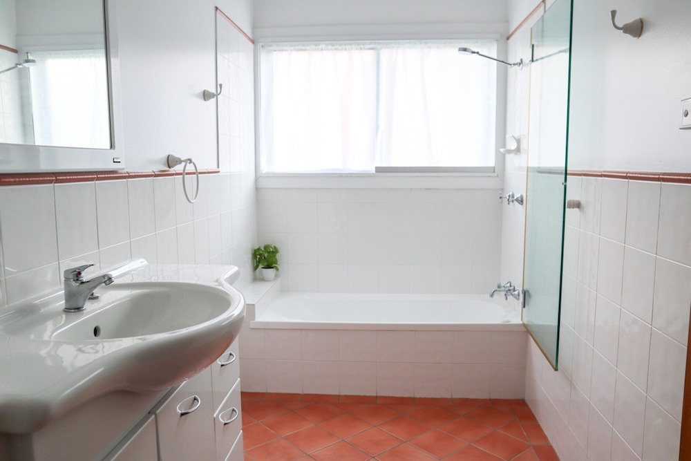Spacious 3-bed Home in Central Tenterfield
