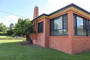 Spacious 3-bed Home in Central Tenterfield