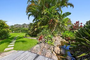 2-bed Beachfront Escape With Pool and BBQ Access