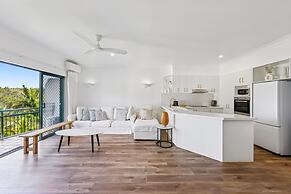 2-bed Beachfront Escape With Pool and BBQ Access