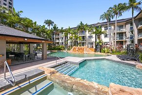 2-bed Beachfront Escape With Pool and BBQ Access