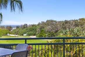 2-bed Beachfront Escape With Pool and BBQ Access