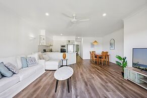 2-bed Beachfront Escape With Pool and BBQ Access