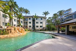2-bed Beachfront Escape With Pool and BBQ Access