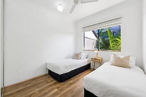 2-bed Beachfront Escape With Pool and BBQ Access