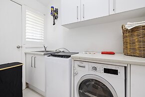 Spacious 4-bed Home Near Avalon Beach