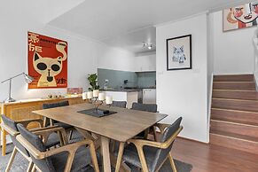 Spacious 3-bed Townhouse With Courtyard
