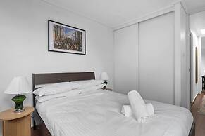 Spacious 3-bed Townhouse With Courtyard