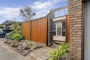 Spacious 3-bed Townhouse With Courtyard