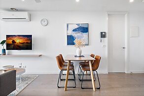 Renovated 2-bed Apartment With Balcony