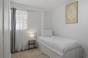 Coastal Escape With Courtyard and Parking