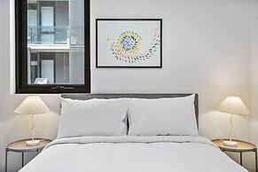 Well-lit 2-bed Apartment With Balcony