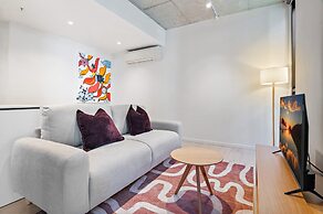 Well-lit 2-bed Apartment With Balcony