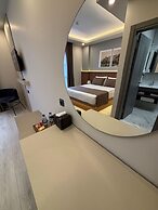 AIRPORT CORNER HOTEL