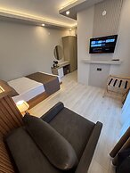 AIRPORT CORNER HOTEL