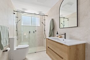 Spacious Apartment Near Cronulla Beach