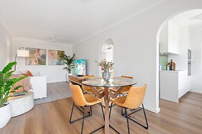 Spacious Apartment Near Cronulla Beach