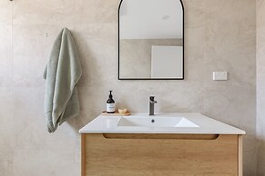 Spacious Apartment Near Cronulla Beach
