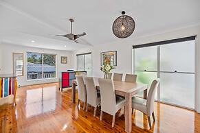 Bright 3-bed Home in Leafy Annerley