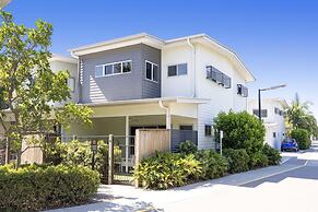 Bright 3-bed Home With Private Courtyard