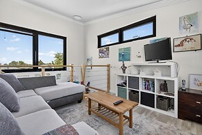 Coastal 2-bed Home With Pool & Spa