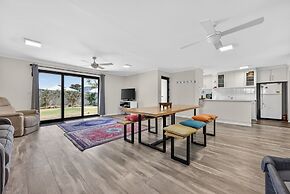 Coastal 2-bed Home With Pool & Spa