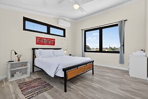 Coastal 2-bed Home With Pool & Spa
