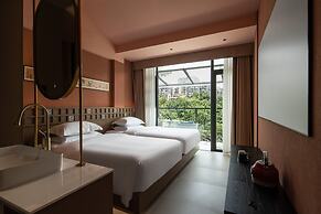 Dujiangyan Private Hot Spring Villa
