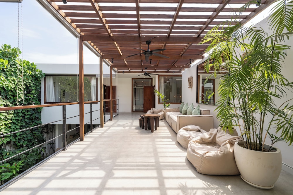 Green Moon Villa by Betterplace