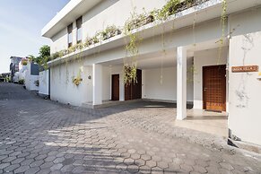 Green Moon Villa by Betterplace