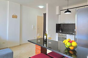 Sea View Holiday Apartment 073