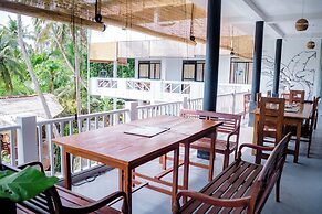 Asanka Surf House & Restaurant with pool