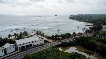 Asanka Surf House & Restaurant with pool
