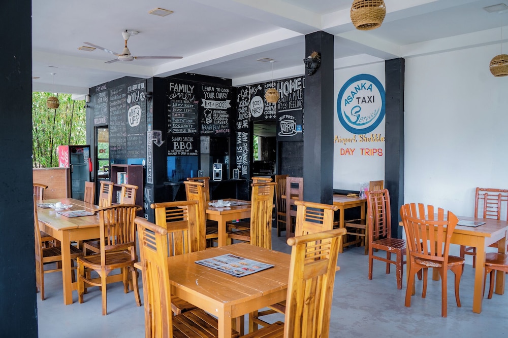 Asanka Surf House & Restaurant with pool