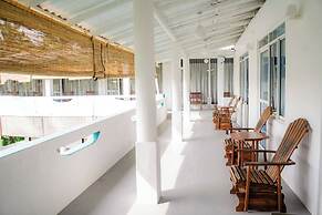 Asanka Surf House & Restaurant with pool